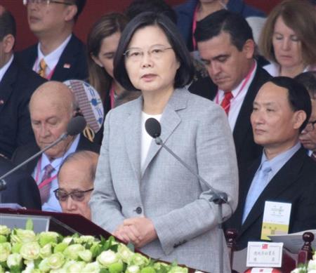 台湾・蔡総統、中国への警戒あらわ　「双十節」演説、対話や交流に言及せず