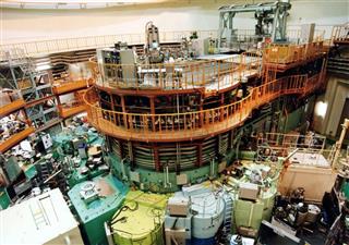 日本原子力研究開発機構の研究用原子炉「JRR3」(同機構提供) 日本原子力研究開発機構の研究用原子炉「JRR3」(同機構提供)