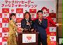 １５日から始まったチャリティオークションをＰＲする（左から）若槻千夏さん、北澤豪さん、中山秀征さん＝１５日、東京都新宿区（八倉陽平撮影）