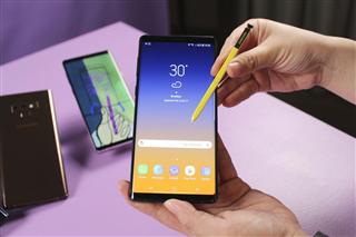 サムスン電子のスマートフォン「ギャラクシーノート９」＝８月、米ニューヨーク（共同）