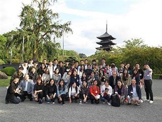 ２６年間継続開催されている同催しには今年、４３人の留学生が参加。日本の文化や技術を学んだ