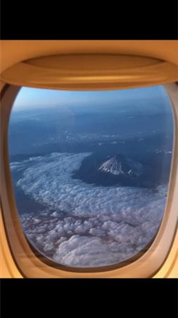 羽田から香港へ向かう機内からみえる富士山