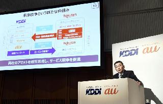 楽天との連携について考えを示すＫＤＤＩの高橋誠社長＝１日午後、東京・大手町