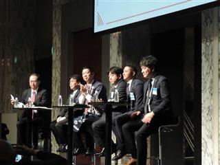 全国事業承継推進会議で、体験談を語る家業を継いだ経営者ら＝１０月２９日、東京都港区