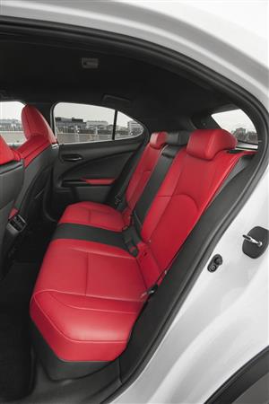 レクサス「ＵＸ」の後席