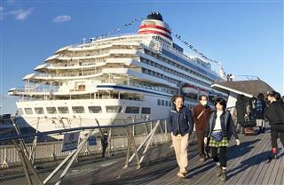 横浜港に停泊するクルーズ船