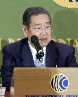 日本記者クラブで講演する自民党税制調査会の野田毅最高顧問=19日午後、東京・内幸町 日本記者クラブで講演する自民党税制調査会の野田毅最高顧問=19日午後、東京・内幸町