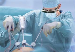 内視鏡の映像が眼鏡に映し出されるスマートグラス「GODVISION」 内視鏡の映像が眼鏡に映し出されるスマートグラス「GODVISION」