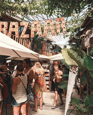 バリで週末開催されるマーケットの様子。バリには、お洒落なカフェやオーガニックレストラン、ビーチスタイルのブティックなど魅力的なスポットがそろっています