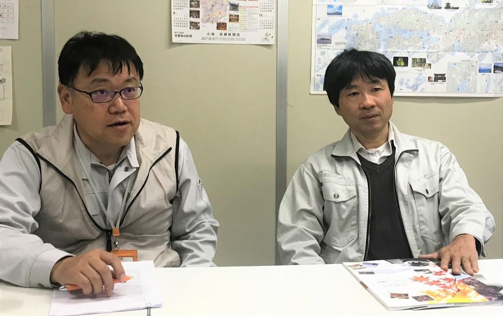北相木村経済建設課の渡辺秀正課長（右）と菊池忠水課長補佐