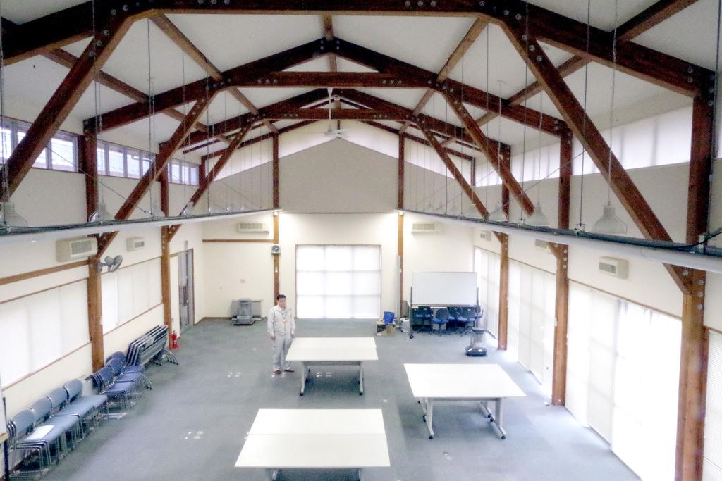 シェアリング施設の１階はバレーボールコートほどの広さがある