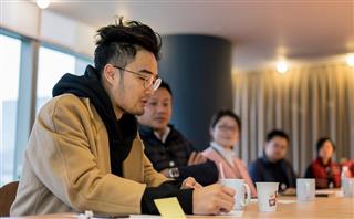 若き地図のエキスパート、Ｈｅｐｅｒｉｏｎ　Ｌａｂ　ＦｏｕｎｄａｔｉｏｎのアイザックＣＥＯ。世界的に有名なイギリスの理論物理学者スティーブン・ホーキング博士から「一緒に働かないか？」と声をかけられていたとのこと