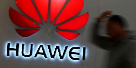 上海のショッピングモールにある華為技術（ファーウェイ）のロゴ＝６日（ロイター）