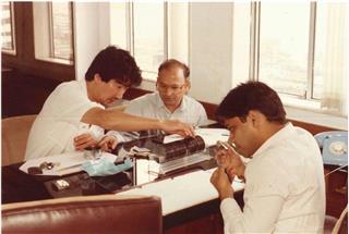 原石の輸入販売業をはじめた当時の様子＝１９８０年