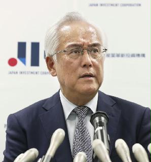 記者会見で厳しい表情を見せる産業革新投資機構の田中正明社長＝１０日午後、東京都千代田区