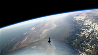 宇宙船「スペースシップ２」からの眺め。宇宙開発は日本の未来に富を生み出す（ヴァージンギャラクティック提供・共同）