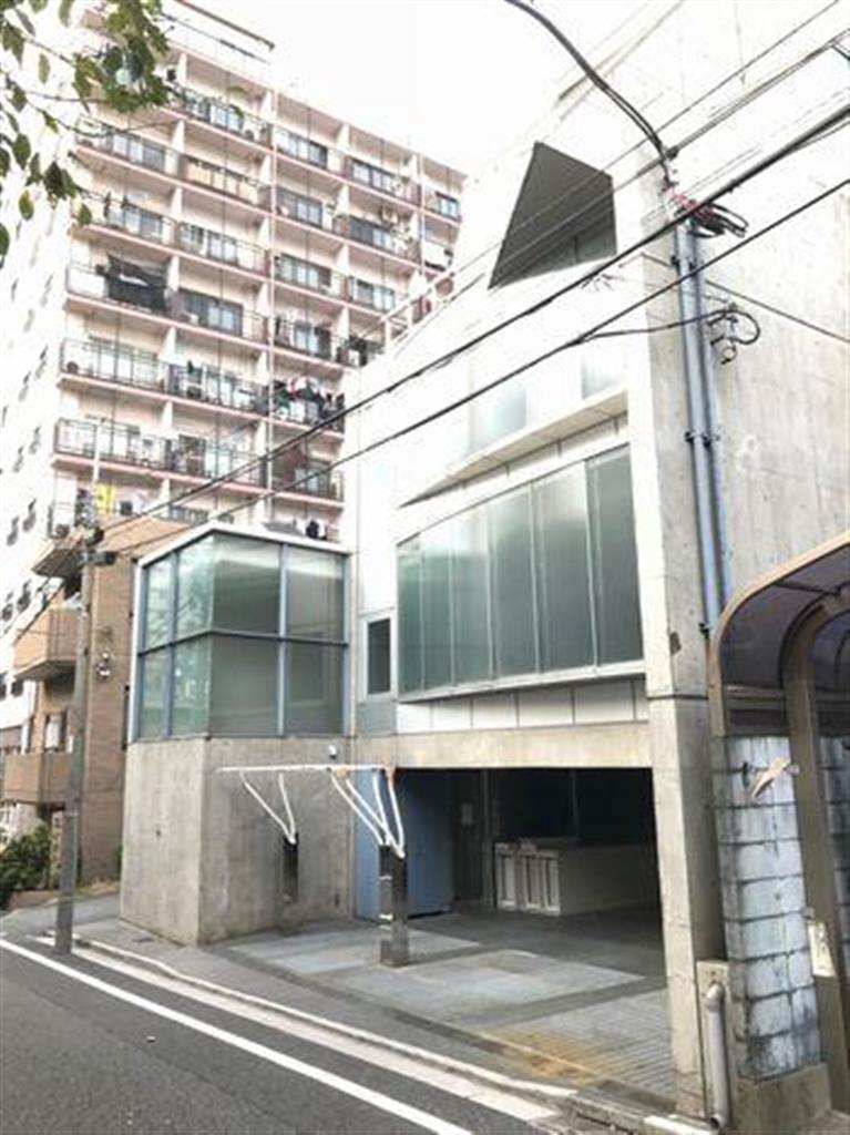 人気がなくなったオーシャナイズの本社＝１０月末