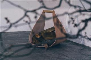 河合産業インテリアブランド「ＨＩＫＥＲ」の「薪台」