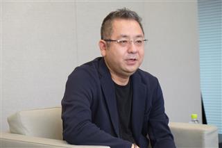 さいとう・ようすけ。スクウェア・エニックス取締役。「ドラゴンクエスト」シリーズでは、2012年8月に発売した「ドラゴンクエストX　目覚めし五つの種族　オンライン」、17年7月に発売した「ドラゴンクエストXI　過ぎ去りし時を求めて」でプロデューサーを務め、「ニーア」シリーズのプロデューサーも兼任。10年「ニーア ゲシュタルト/レプリカント」を、17年には「ニーア オートマタ」をリリース。18年度よりスクウェア・エニックス取締役に就任