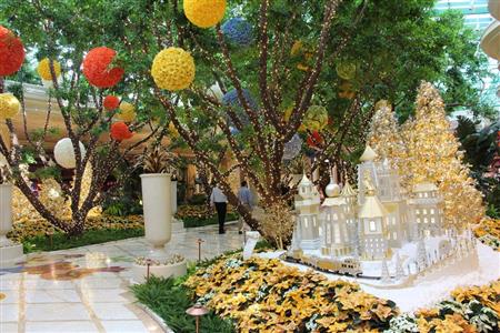 ウィン・ラスベガスのロビーは華やかな装飾で利用者を歓迎する＝米ラスベガス