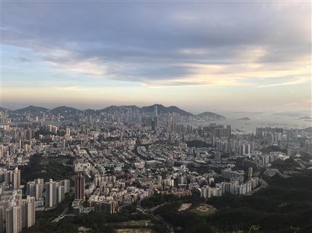 日が傾くにつれ、少しずつ空の色が変わっていきます（吉川希さん提供）