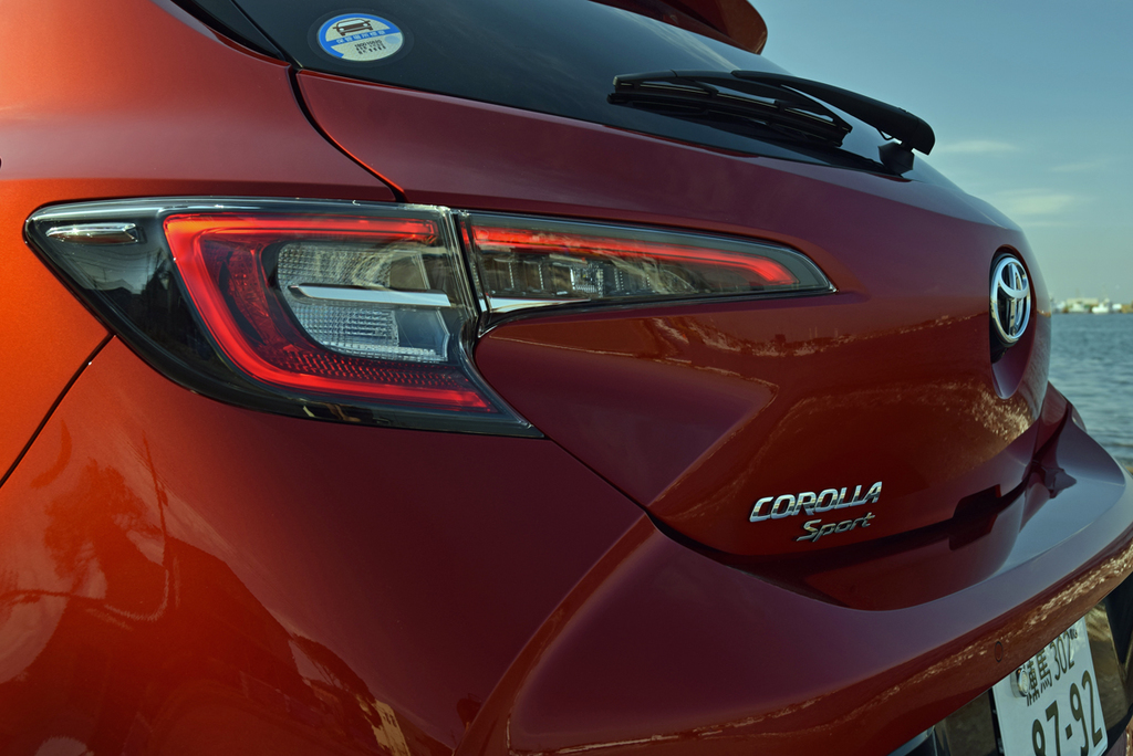 カローラスポーツ