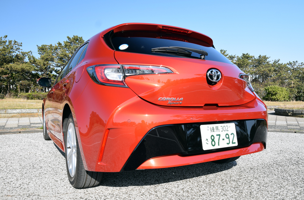 カローラスポーツ