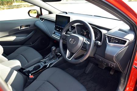 シンプルにまとめ上げたインテリア