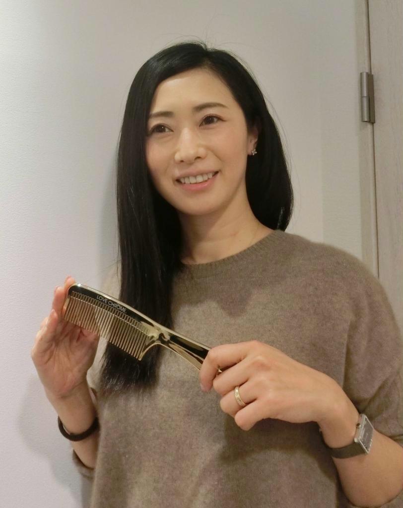 最先端の自動車加工技術を応用して製造したくし「ラブクロム」シリーズ。自然な美髪を実現させる