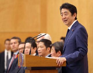 ＴＰＰ１１協定発効記念式典で挨拶する安倍晋三首相＝１９日午後、首相官邸（桐山弘太撮影）