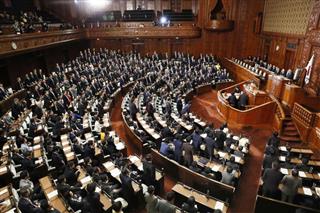 改正水道法が賛成多数で可決、成立した衆院本会議＝２０１８年１２月６日