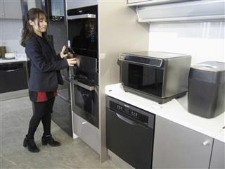 パナソニックが中国市場で強化するプレミアム家電商品=22日、中国浙江省杭州(共同) パナソニックが中国市場で強化するプレミアム家電商品=22日、中国浙江省杭州(共同)