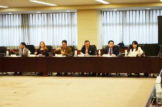 観光庁の「若者のアウトバウンド推進実行会議」の初回会合＝２４日、東京都千代田区（平尾孝撮影）