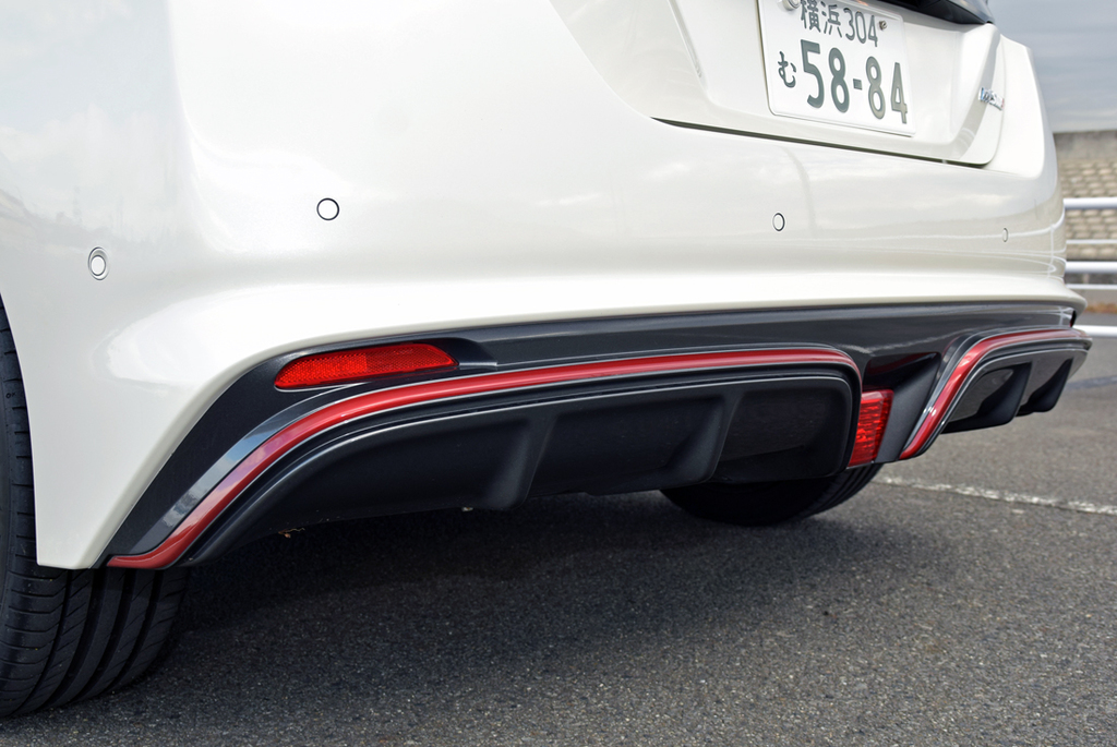 リーフＮＩＳＭＯの専用リヤバンパー