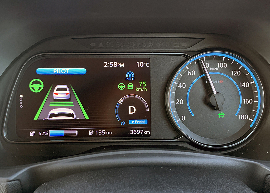 運転操作を自動制御する「プロパイロット」（同乗者が撮影）