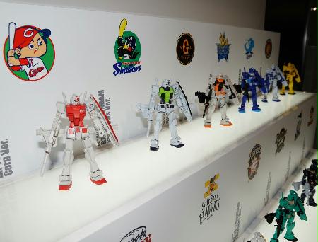 ガンダム４０周年でコラボ商品 バンダイ 球団カラーのガンプラも Sankeibiz サンケイビズ