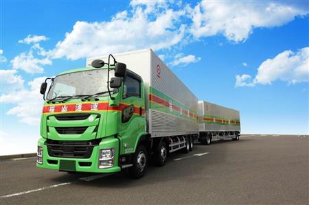 国交省、ダブル連結トラックの運行実現へ　車両全長の基準緩和、対象路線拡充