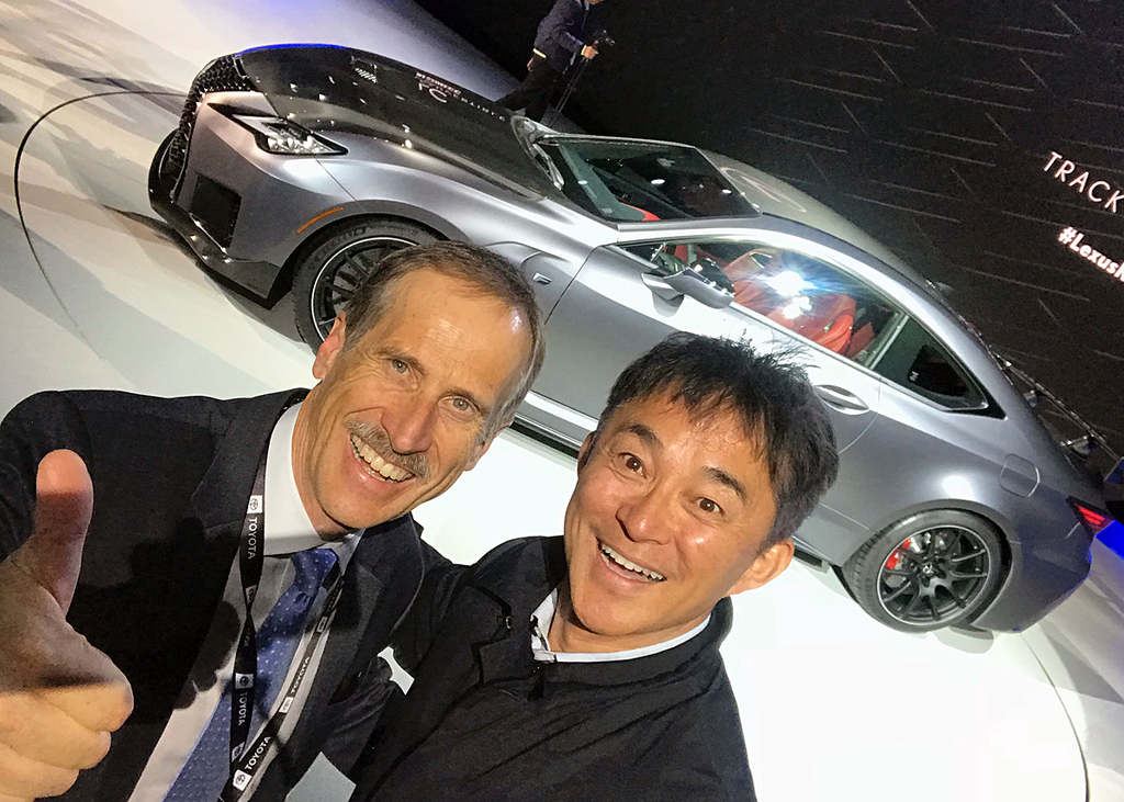 新型レクサスＲＣＦと木下隆之さん
