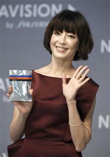 資生堂が展開する「ＮＡＶＩＳＩＯＮ」のブランド戦略発表会で、商品をＰＲする女優の宮沢りえさん＝３１日午後、東京都内のホテル