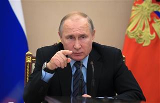 ロシアの首都モスクワで行われた閣僚会議で議長を務めたプーチン大統領=1月16日(AP) ロシアの首都モスクワで行われた閣僚会議で議長を務めたプーチン大統領=1月16日(AP)