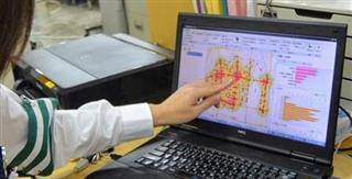 京都府警が運用するＧＩＳ交通事故分析のパソコン画面。事故が多発するエリアが濃淡で示される＝京都市上京区