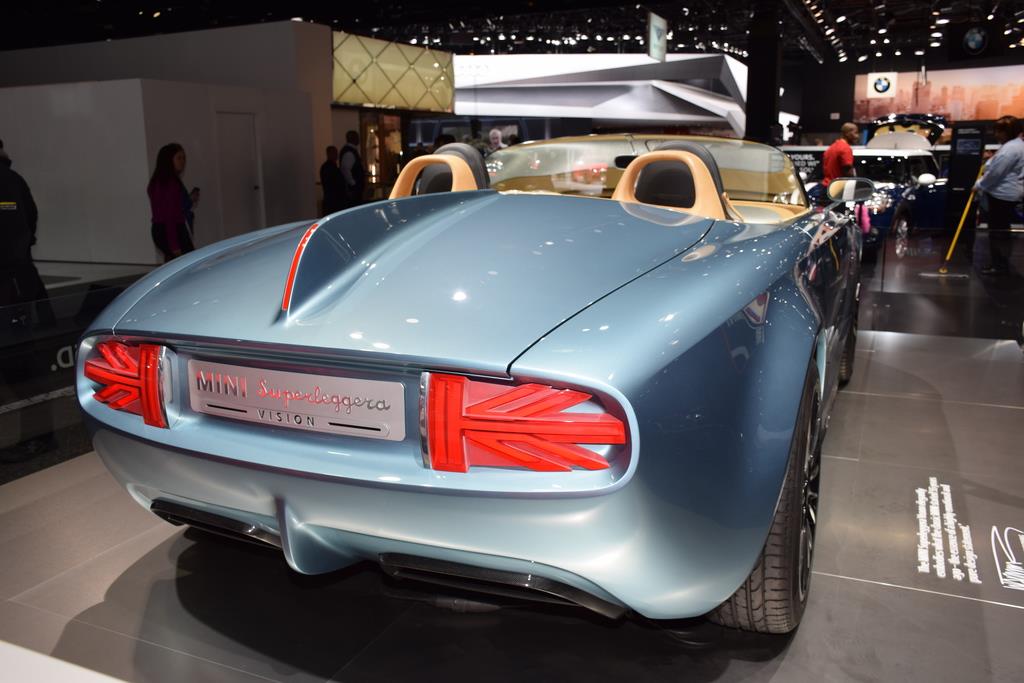 ２０１５年のデトロイトショーに出展されたミニの「スーパーレッジェーラ・ヴィジョン」
