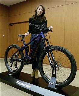 パナソニックが発売する電動アシスト機能付きマウンテンバイク「ＸＭ－Ｄ２」＝１８日、大阪府柏原市