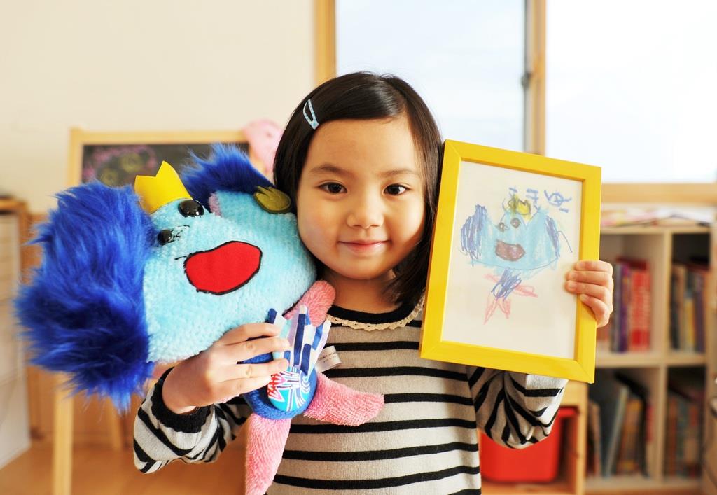 子どもが描いた落書きをぬいぐるみにしてくれる、めずらしいサービス。１０歳ぐらいまでのお子さんを対象としている