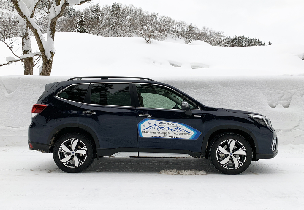 フォレスターとともにスノードライブを楽しむ。ホイールがカッコいい