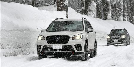 フォレスターの「Ｘ－ＢＲＥＡＫ」（手前）とｅ－ＢＯＸＥＲを搭載する「Ａｄｖａｎｃｅ」（ＳＵＢＡＲＵ提供）