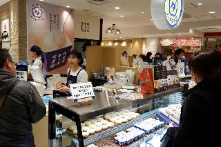 大丸梅田店が「新しい大阪土産に」とねらう「ウメダチーズラボ」＝大阪市北区