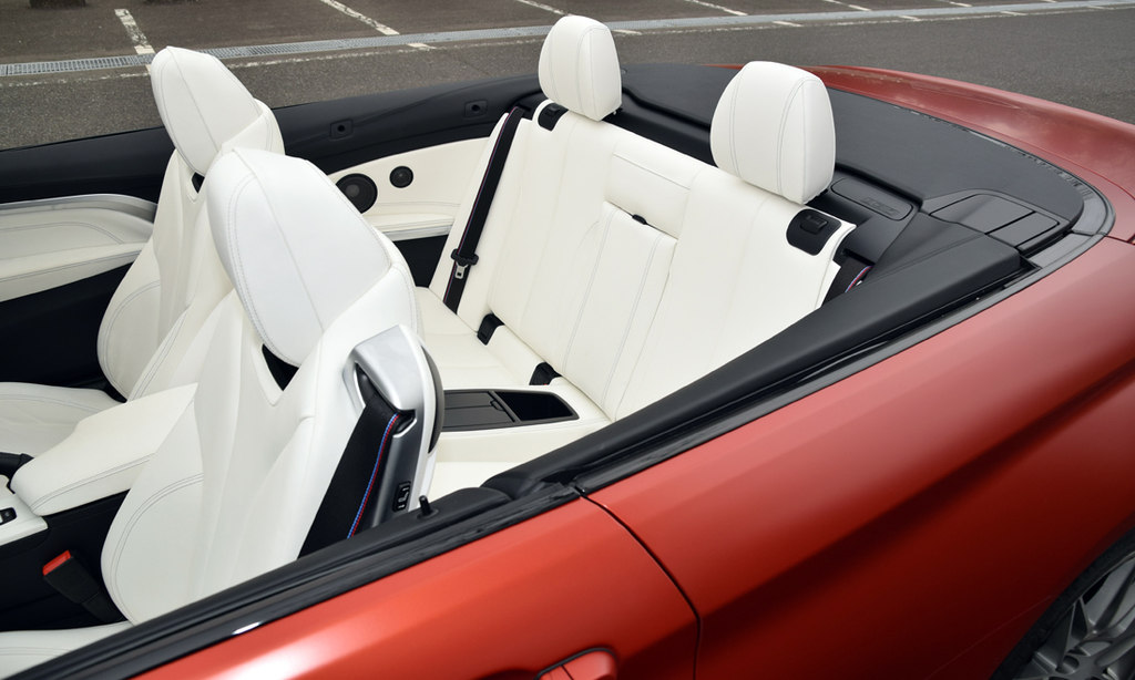 足元のスペースもしっかりと確保されたリヤシート