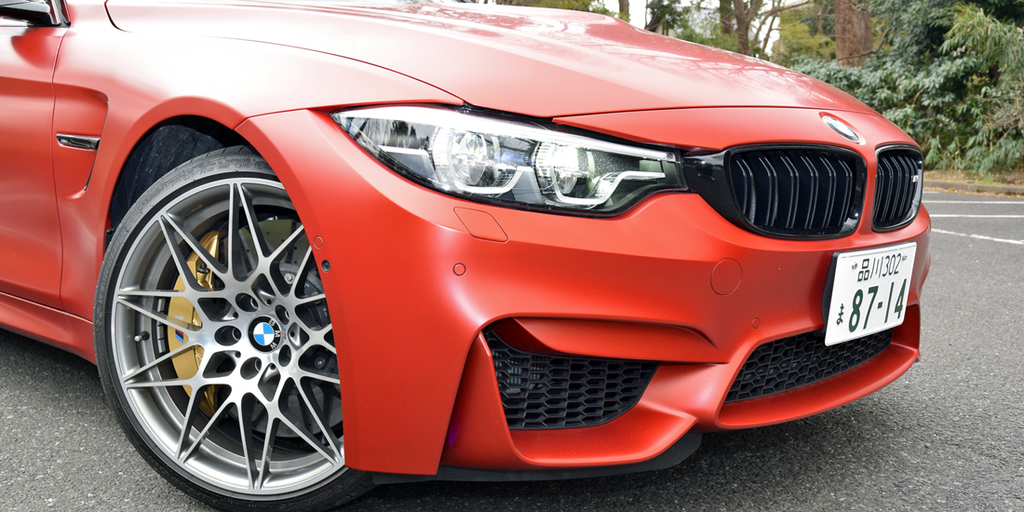 エアロパーツが描くラインとシルエット、レッドメタリックのマットカラーが美しい