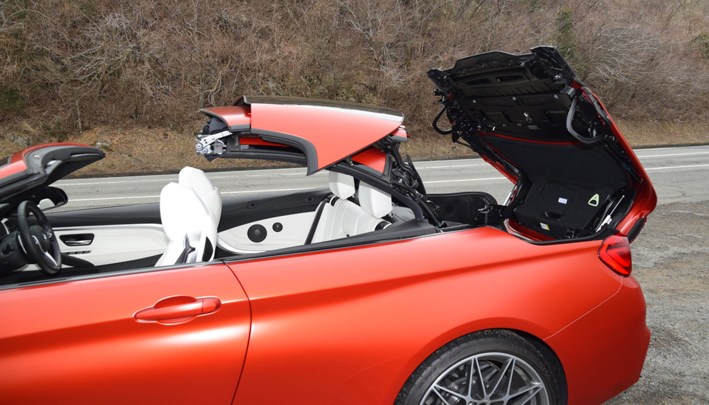 見事に重なり合うとトランクルームの中へ…